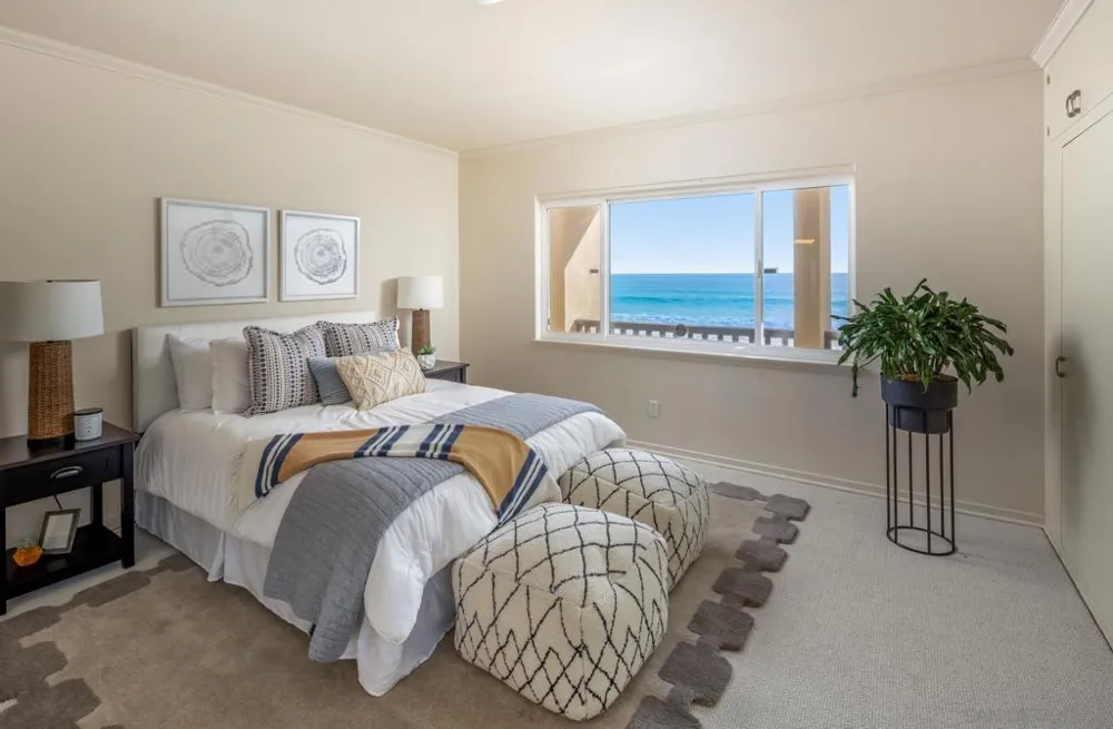 2977 Ocean Street Carlsbad, CA 92008