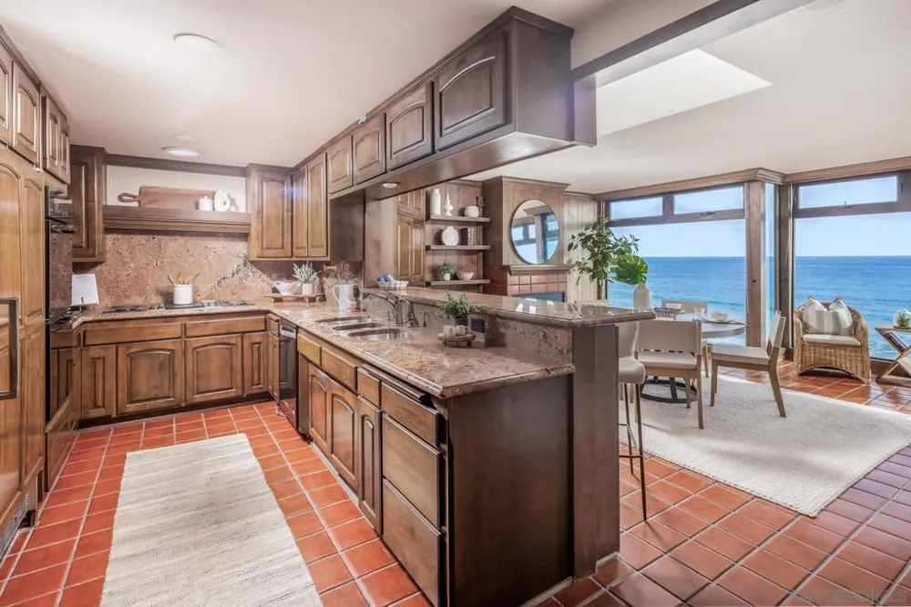 2977 Ocean Street Carlsbad, CA 92008