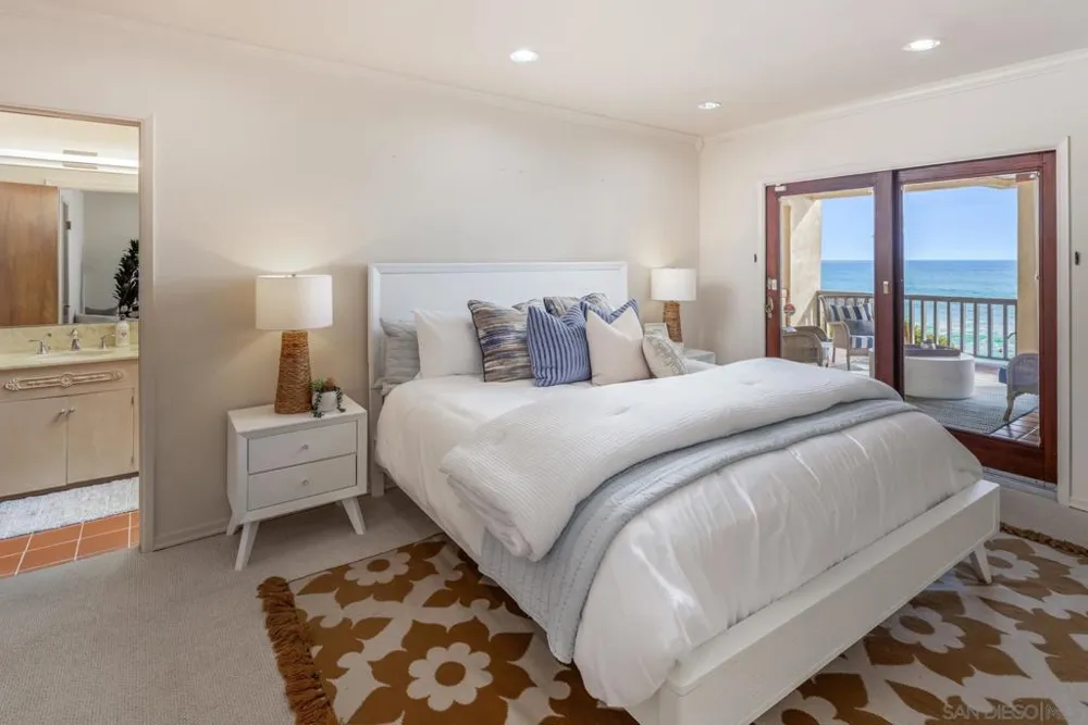 2977 Ocean Street Carlsbad, CA 92008