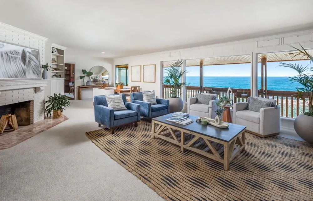 2977 Ocean Street Carlsbad, CA 92008