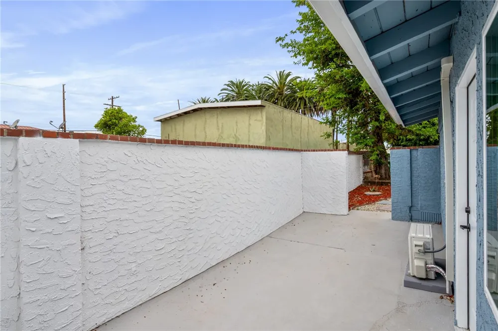 1514 E Young Street Wilmington, CA 90744