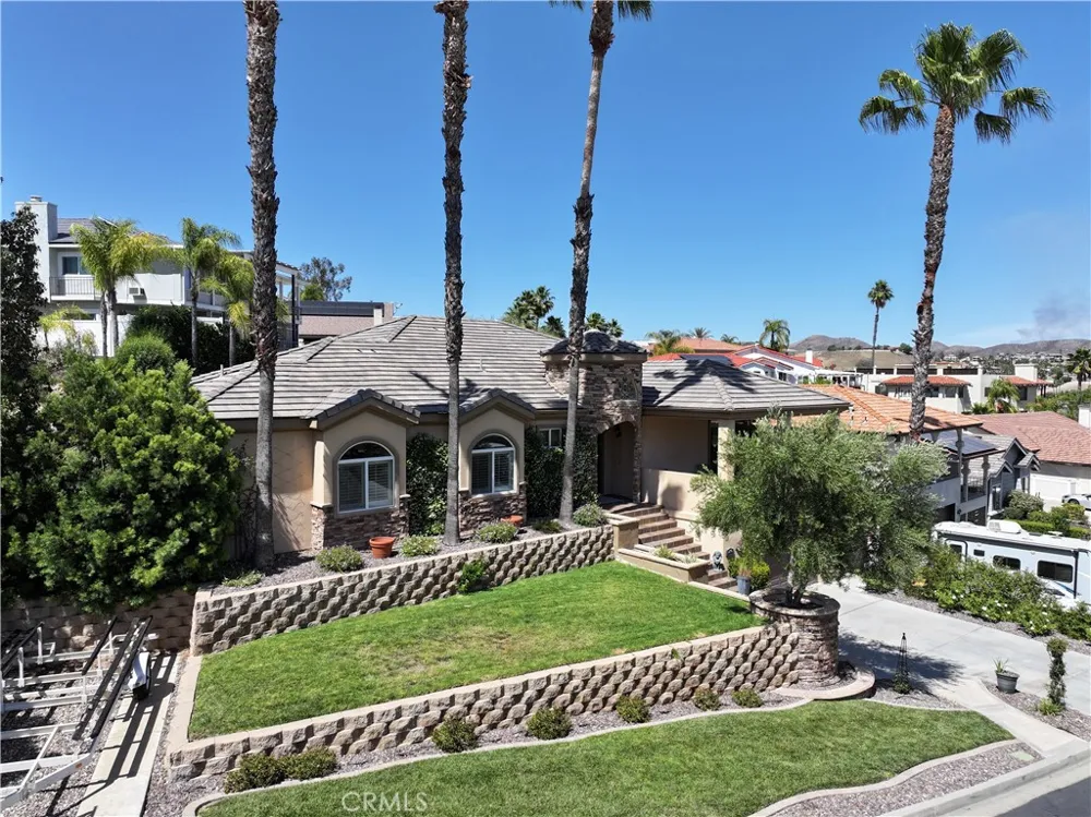 22142 Hoofbeat Canyon Lake, CA 92587