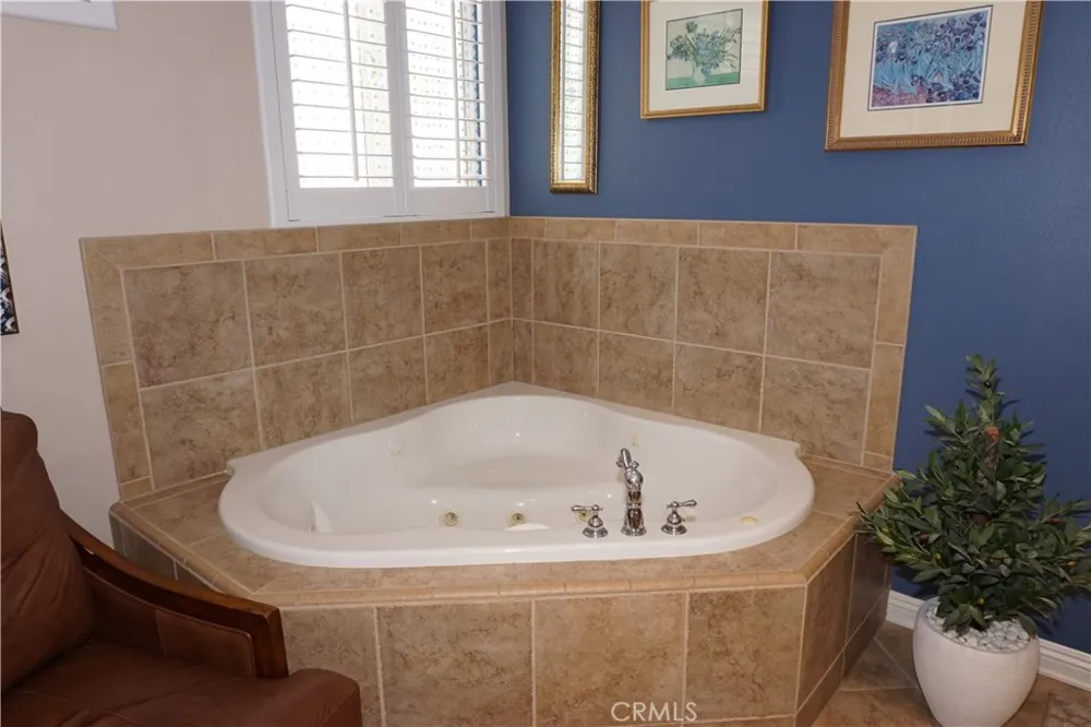 22142 Hoofbeat Canyon Lake, CA 92587