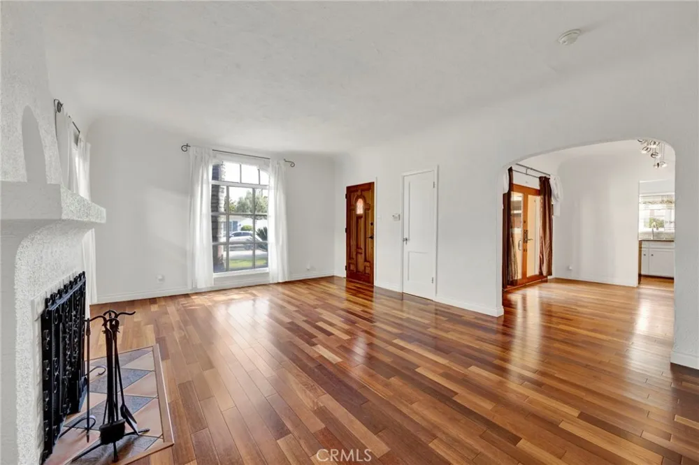 11301 Blix West Toluca Lake, CA 91602