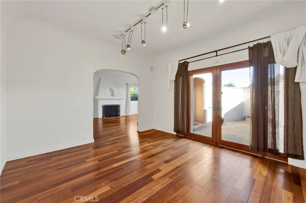 11301 Blix West Toluca Lake, CA 91602