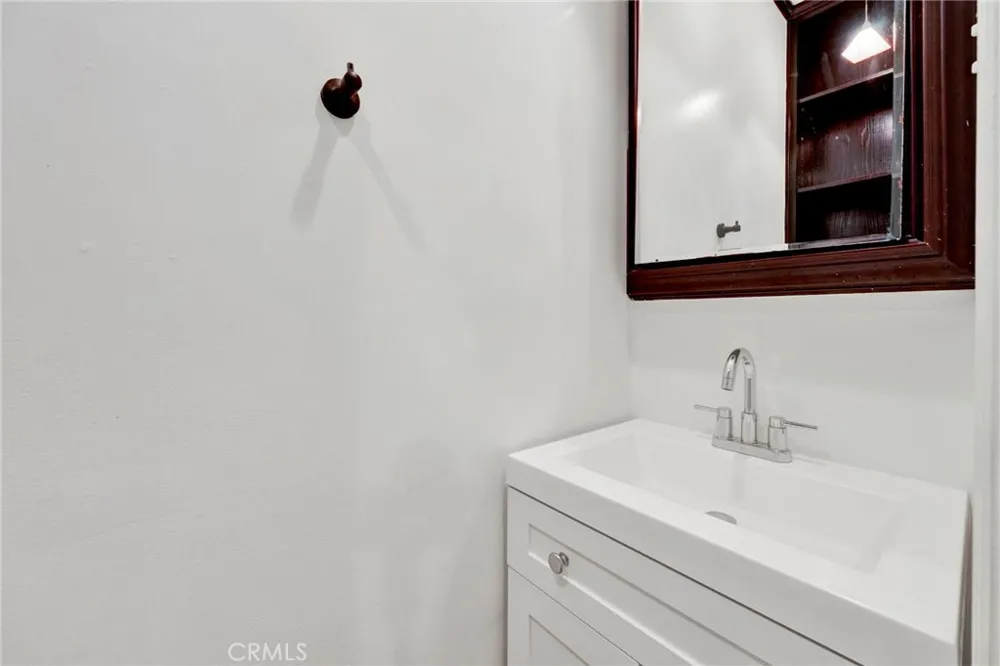 11301 Blix West Toluca Lake, CA 91602