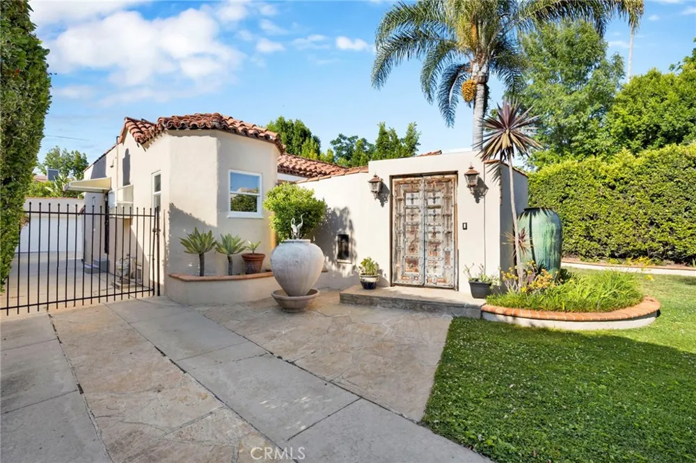 11301 Blix West Toluca Lake, CA 91602