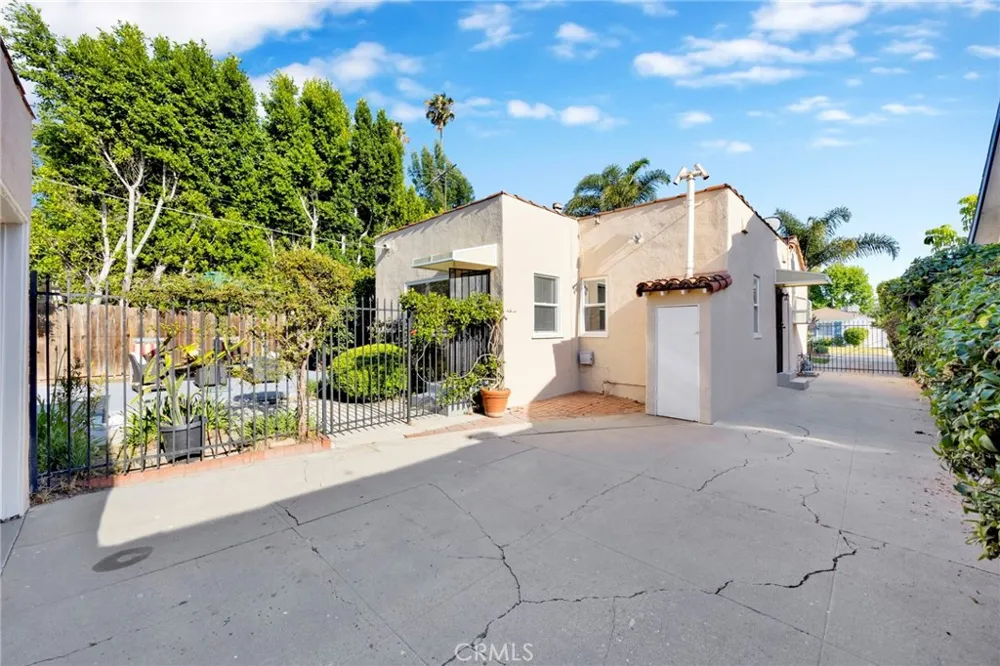 11301 Blix West Toluca Lake, CA 91602