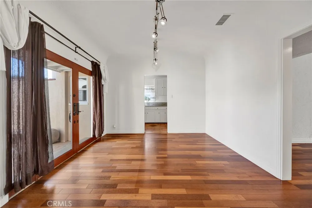 11301 Blix West Toluca Lake, CA 91602