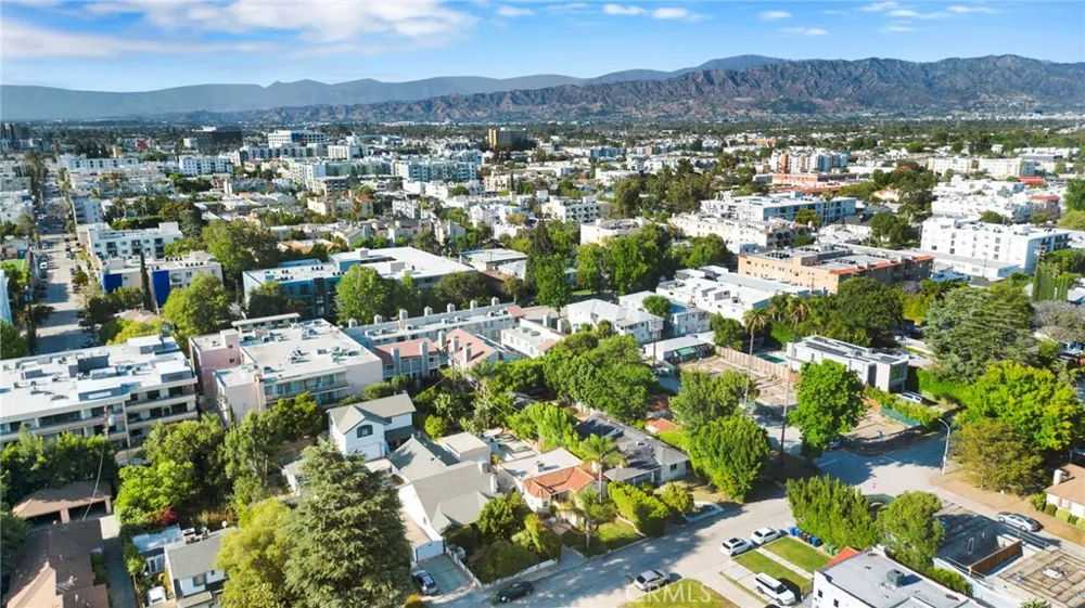 11301 Blix West Toluca Lake, CA 91602