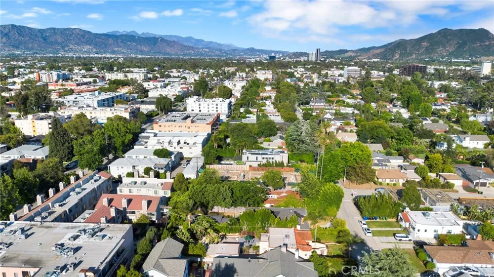 11301 Blix West Toluca Lake, CA 91602