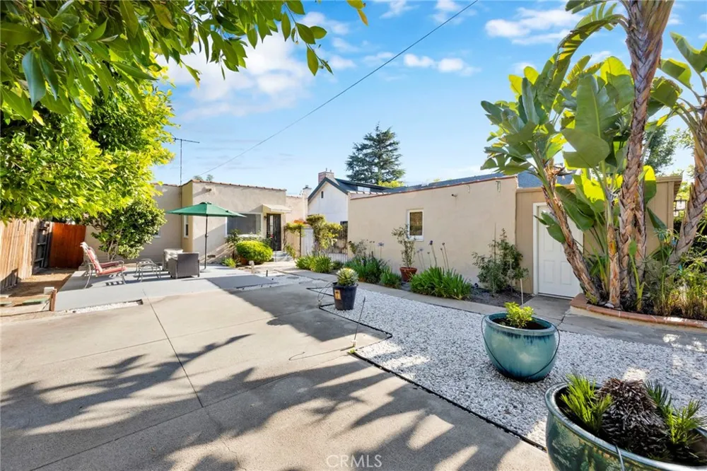 11301 Blix West Toluca Lake, CA 91602