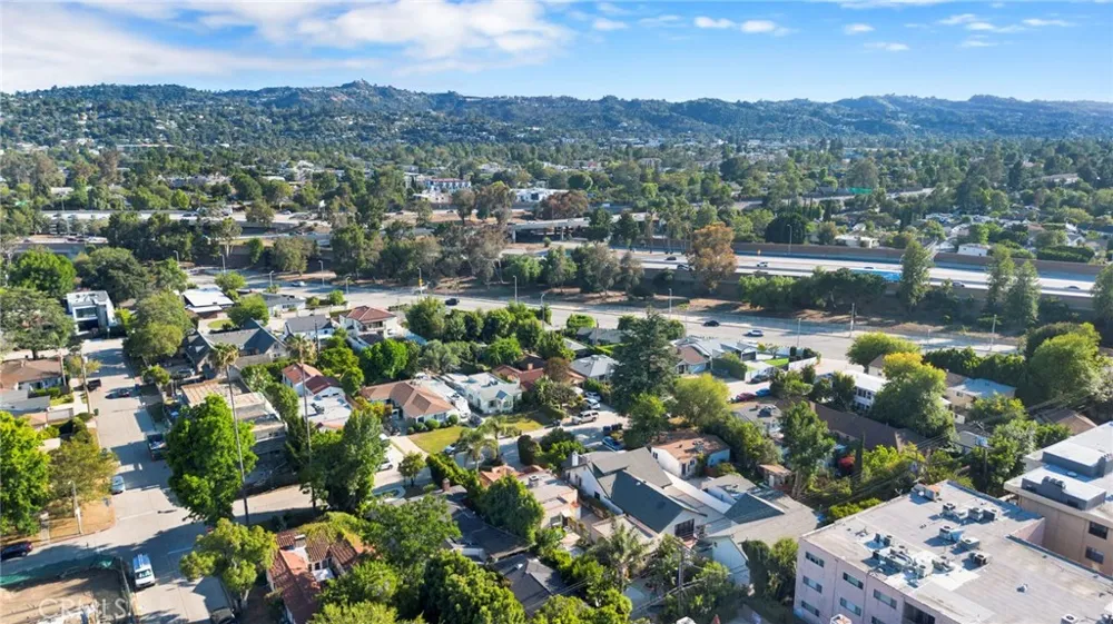 11301 Blix West Toluca Lake, CA 91602