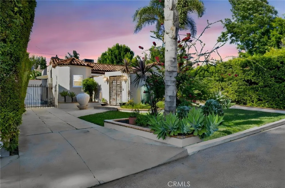11301 Blix West Toluca Lake, CA 91602