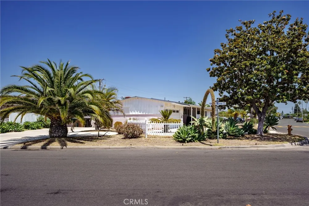 8851 La Grand Avenue Garden Grove, CA 92841