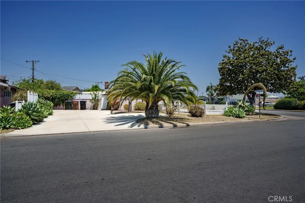 8851 La Grand Avenue Garden Grove, CA 92841