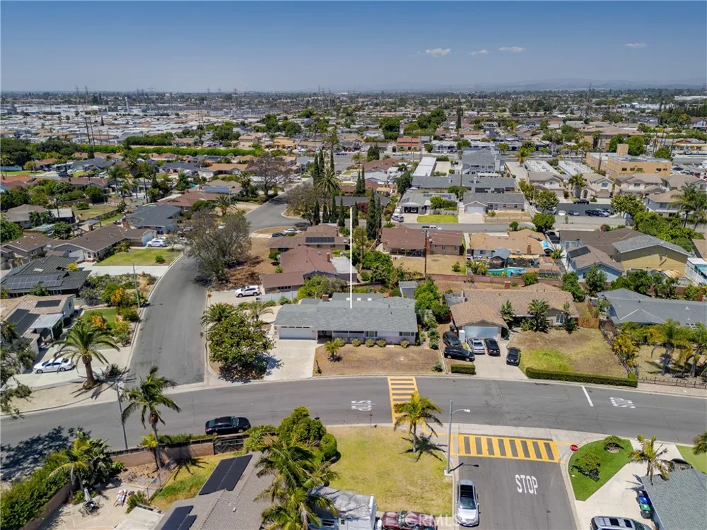 8851 La Grand Avenue Garden Grove, CA 92841