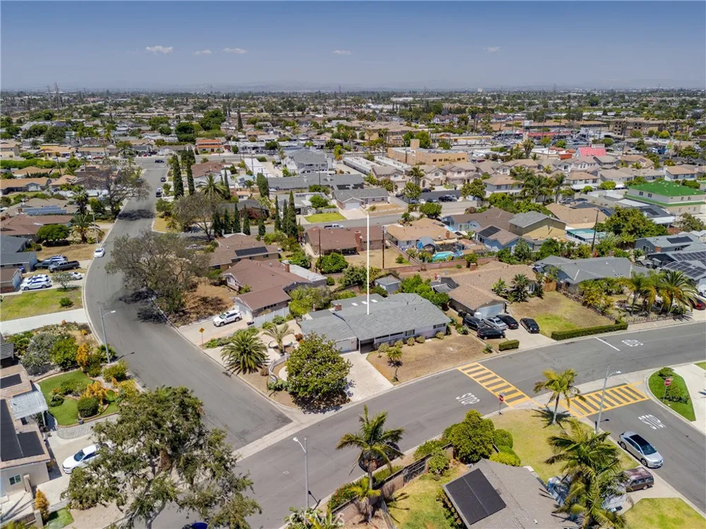 8851 La Grand Avenue Garden Grove, CA 92841