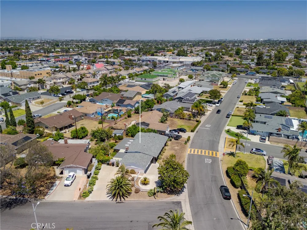 8851 La Grand Avenue Garden Grove, CA 92841