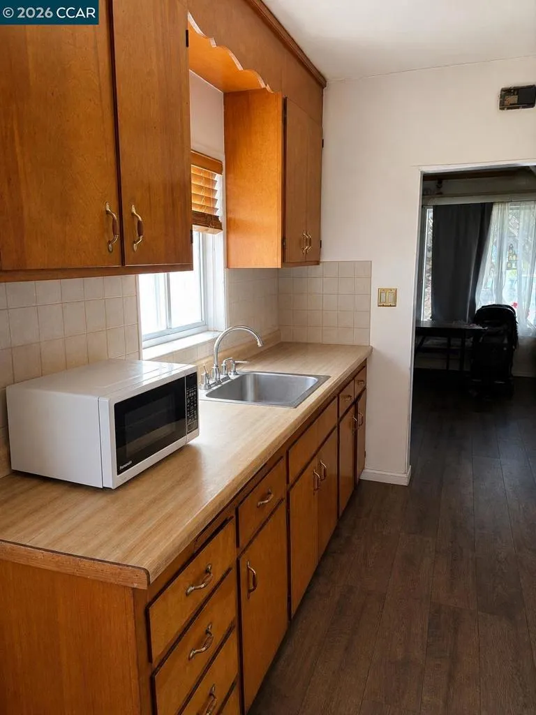 251 E 17th Street Pittsburg, CA 94565
