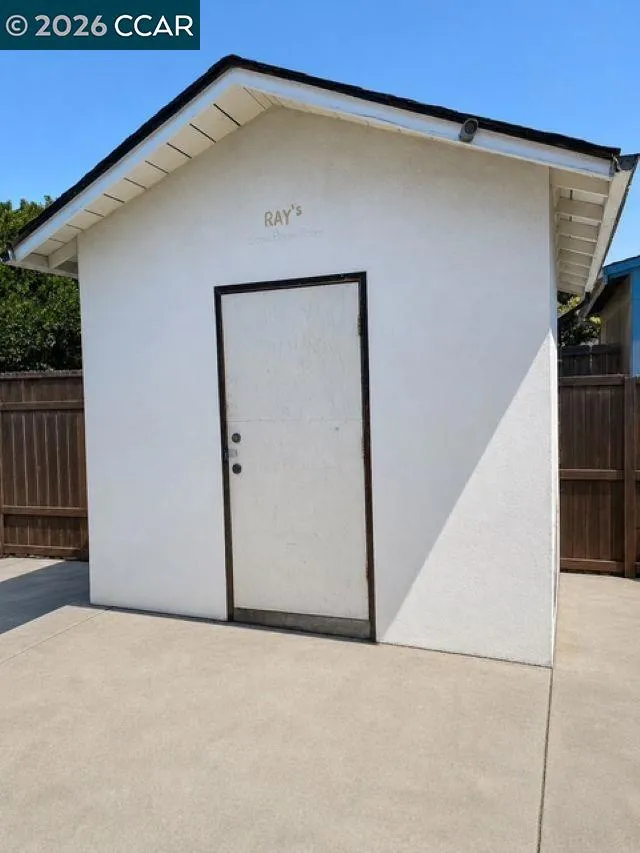 251 E 17th Street Pittsburg, CA 94565