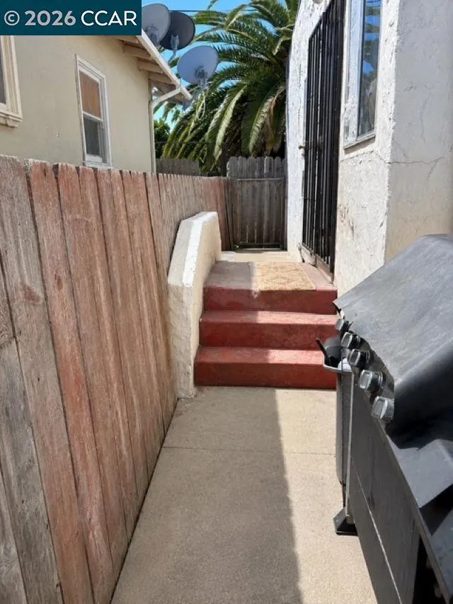 251 E 17th Street Pittsburg, CA 94565