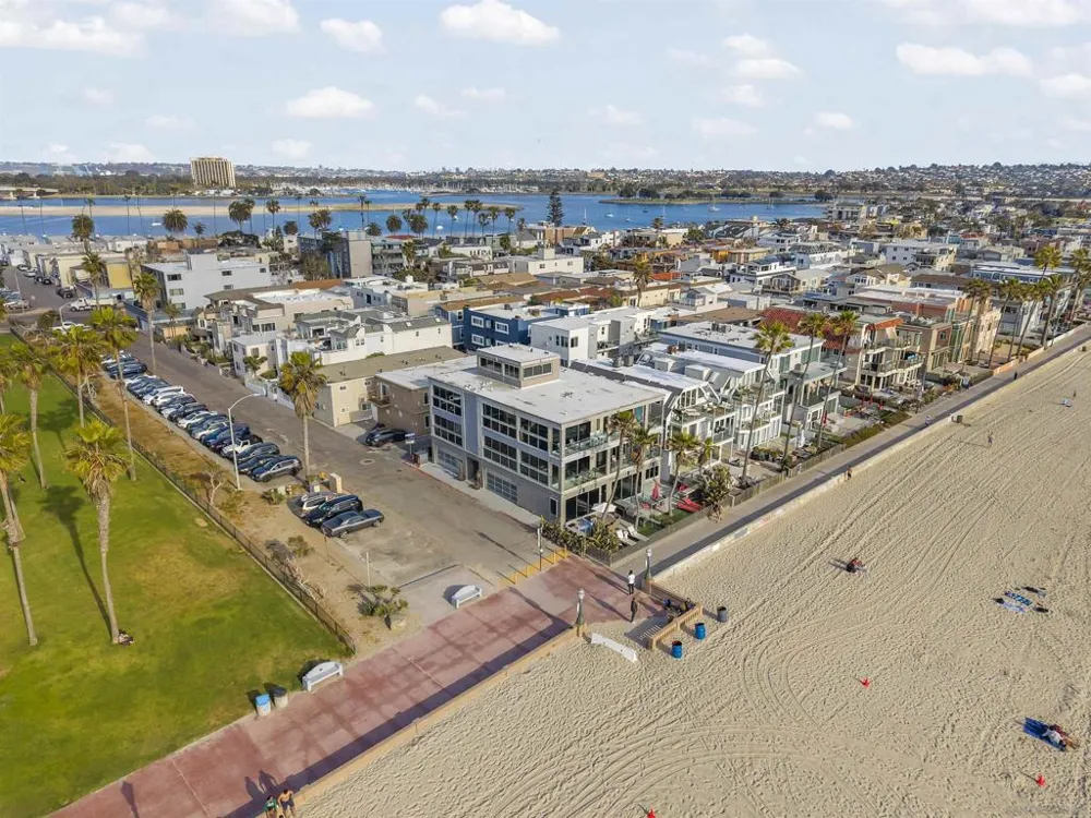 2999 Ocean Front Walk #2 San Diego, CA 92109