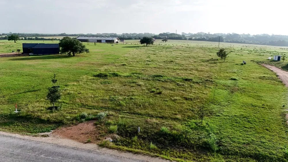 334 Vineyard View Trail Carmine, TX 78932