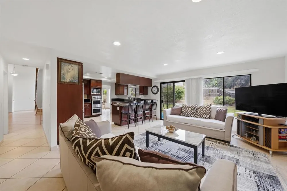 425 Avenida Abajo El Cajon, CA 92020