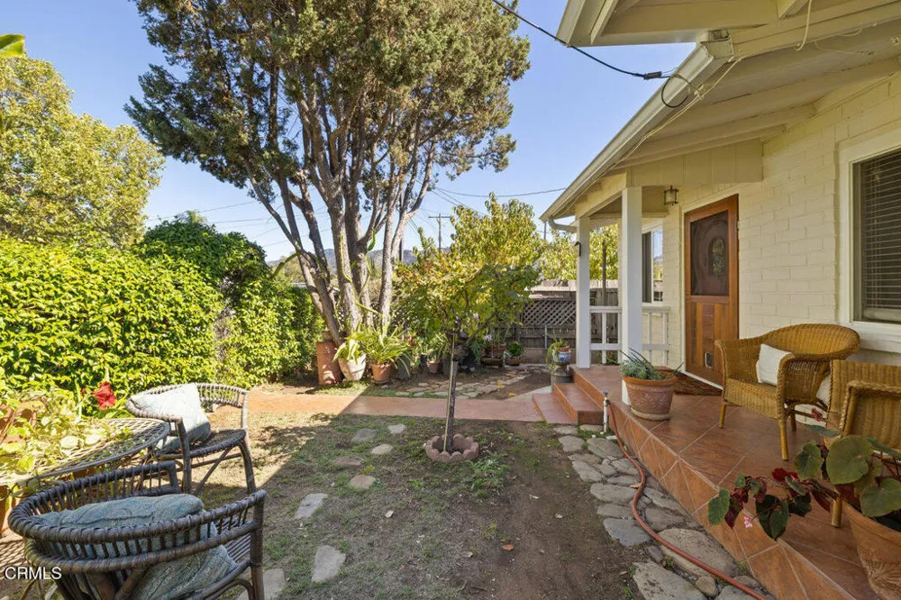 386 Larmier Avenue Oak View, CA 93022