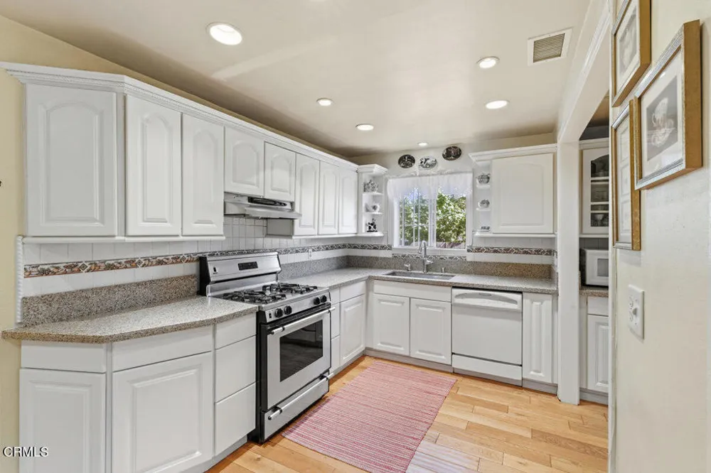 386 Larmier Avenue Oak View, CA 93022