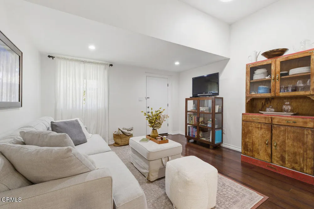 386 Larmier Avenue Oak View, CA 93022