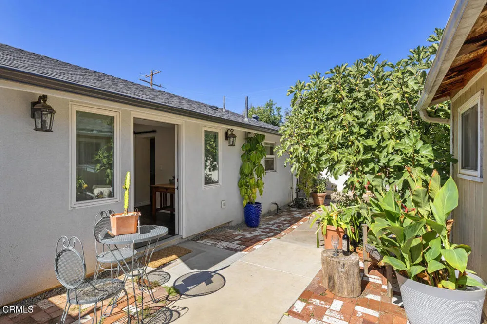 386 Larmier Avenue Oak View, CA 93022