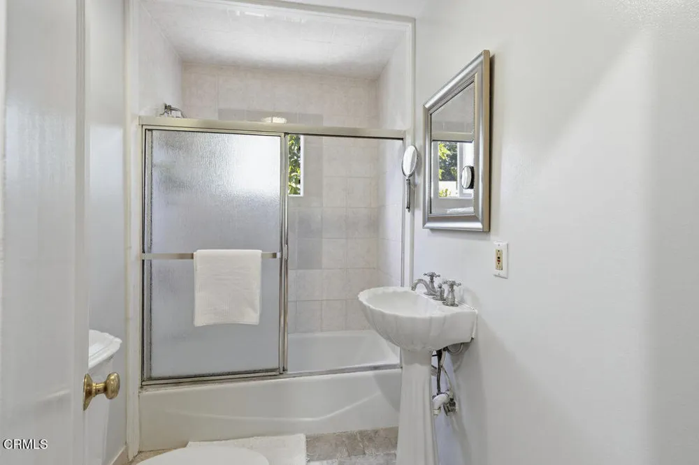 386 Larmier Avenue Oak View, CA 93022
