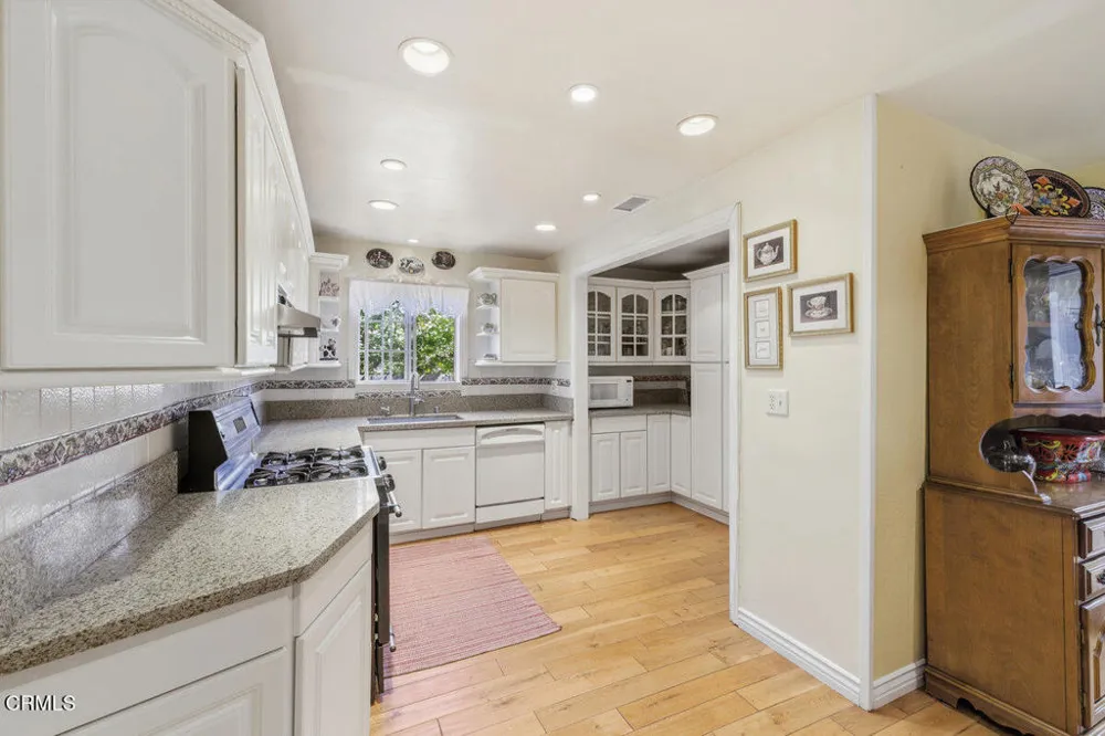 386 Larmier Avenue Oak View, CA 93022