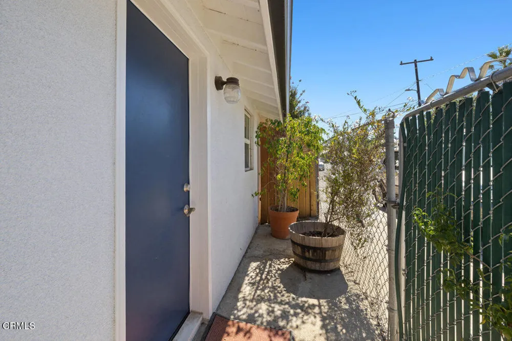 386 Larmier Avenue Oak View, CA 93022