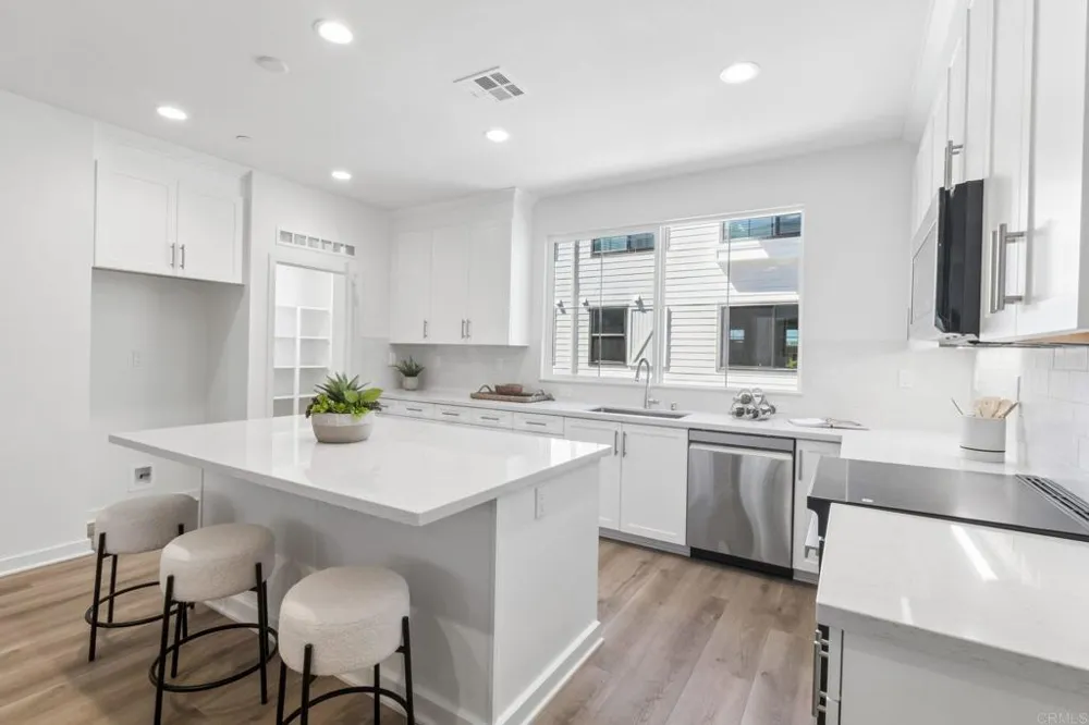 2652 Allium Way Carlsbad, CA 92008