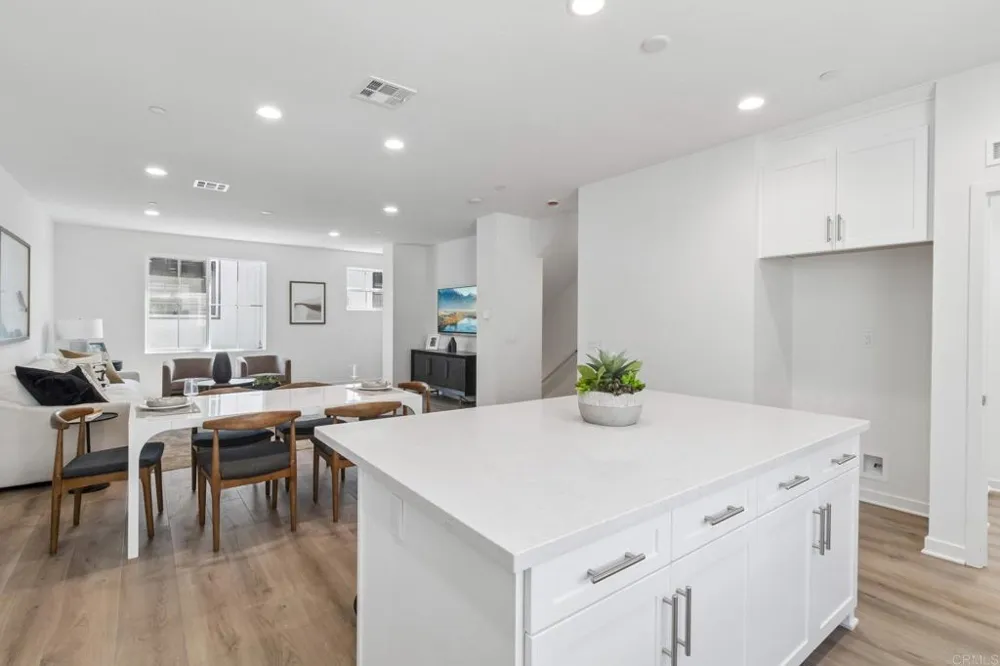 2652 Allium Way Carlsbad, CA 92008