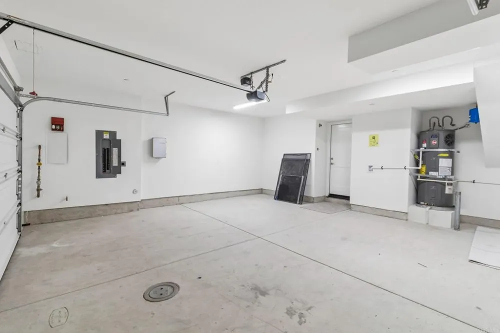 2652 Allium Way Carlsbad, CA 92008