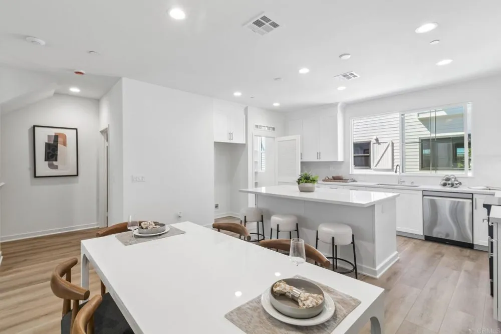 2652 Allium Way Carlsbad, CA 92008