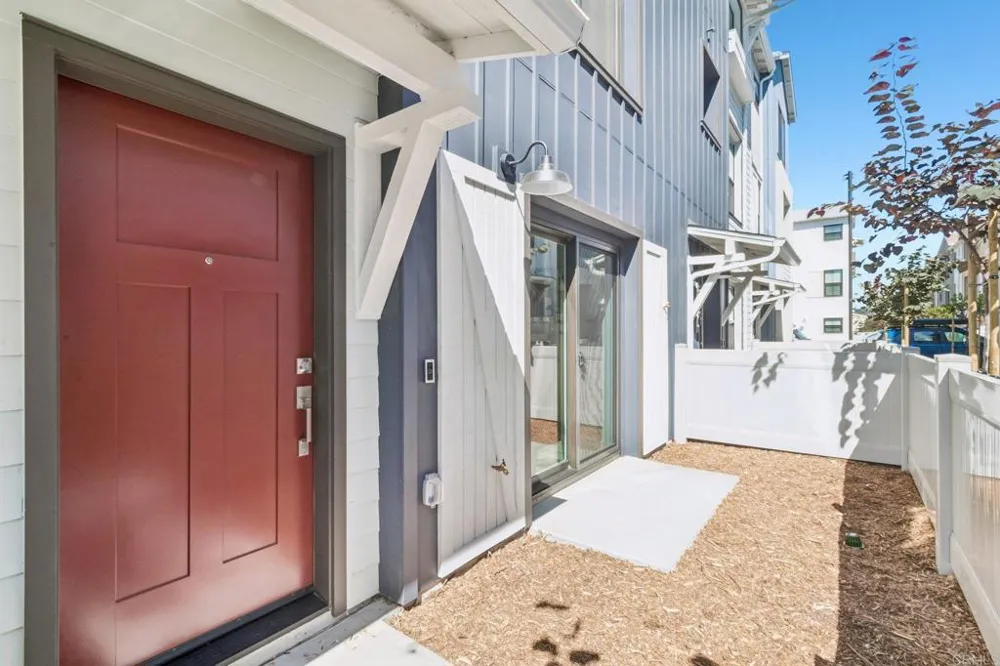 2652 Allium Way Carlsbad, CA 92008