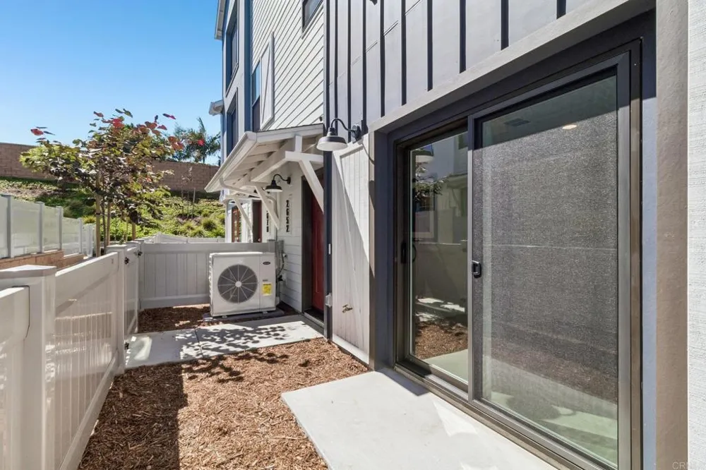 2652 Allium Way Carlsbad, CA 92008