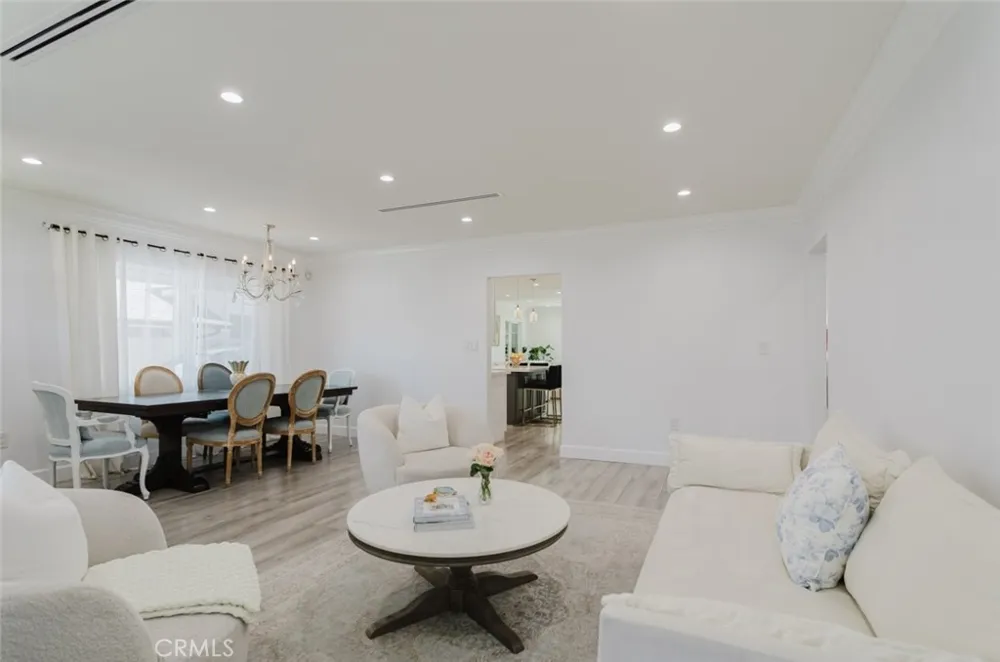 14232 Hart Van Nuys, CA 91405