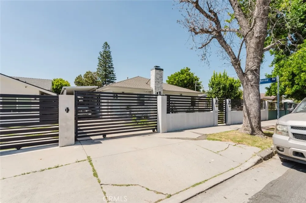 14232 Hart Van Nuys, CA 91405
