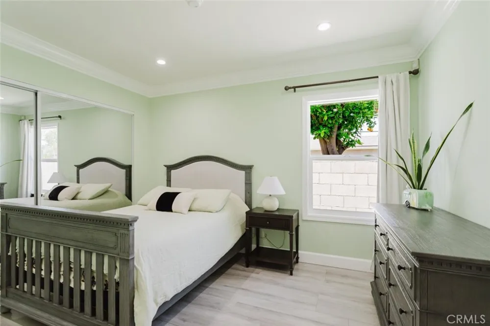 14232 Hart Van Nuys, CA 91405
