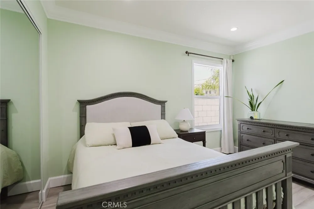 14232 Hart Van Nuys, CA 91405