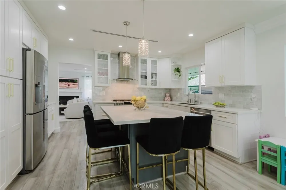 14232 Hart Van Nuys, CA 91405