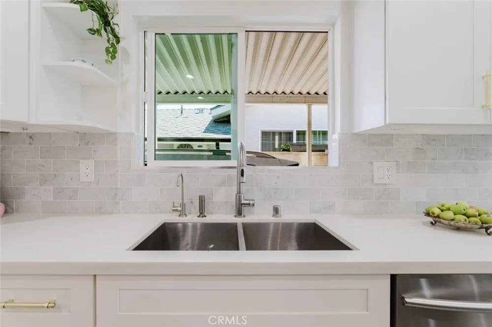14232 Hart Van Nuys, CA 91405