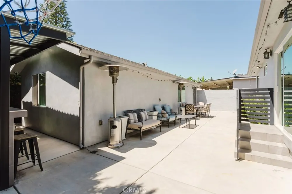 14232 Hart Van Nuys, CA 91405