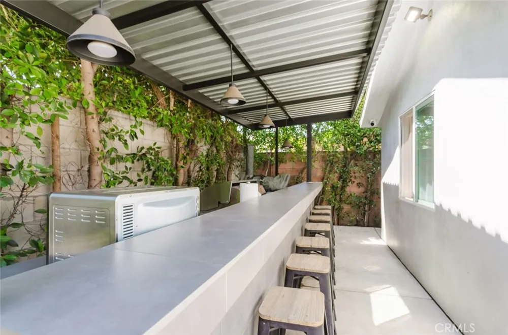 14232 Hart Van Nuys, CA 91405